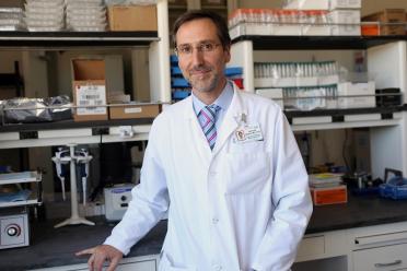 Headshot of Antoni Ribas in a lab coat