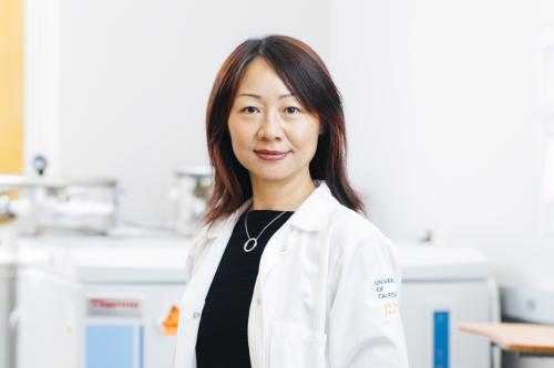 Lili Yang smiles in a UCLA lab.