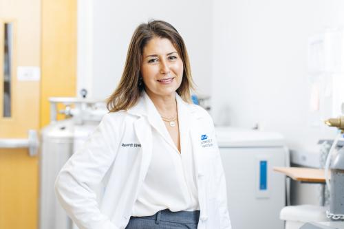 Sanaz Memarzadeh smiles in a UCLA lab. 