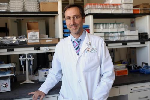 Headshot of Antoni Ribas in a lab coat